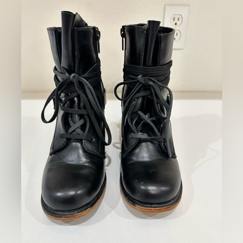 Celebrity Pink woman’s boots  Size 8 W Pre-owned